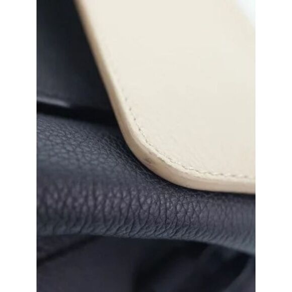 Louis Vuitton Lock Me MM Handbag - Picture 8 of 9